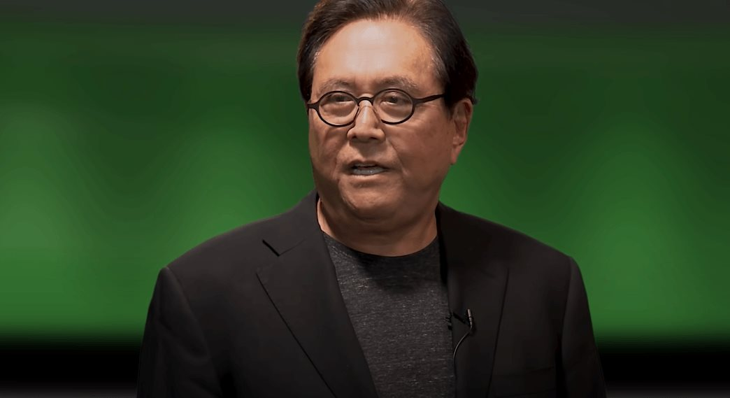 T&aacute;c giả &lsquo;Cha gi&agrave;u, cha ngh&egrave;o&rsquo; cảnh b&aacute;o: H&atilde;y mua v&agrave;ng hay bất cứ thứ g&igrave; kh&ocirc;ng in th&ecirc;m được, h&atilde;y chuẩn bị tinh thần- Ảnh 2.