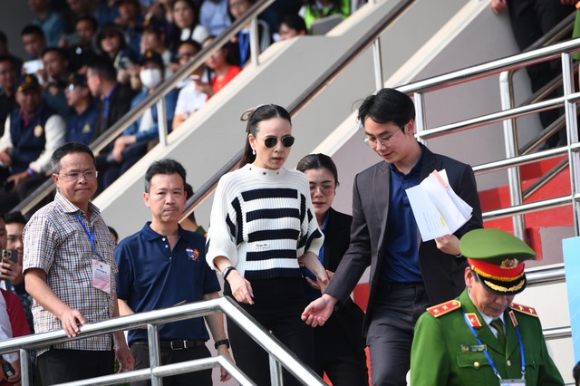 Nữ tỷ phú Madam Pang cực thần thái, chiếm trọn 