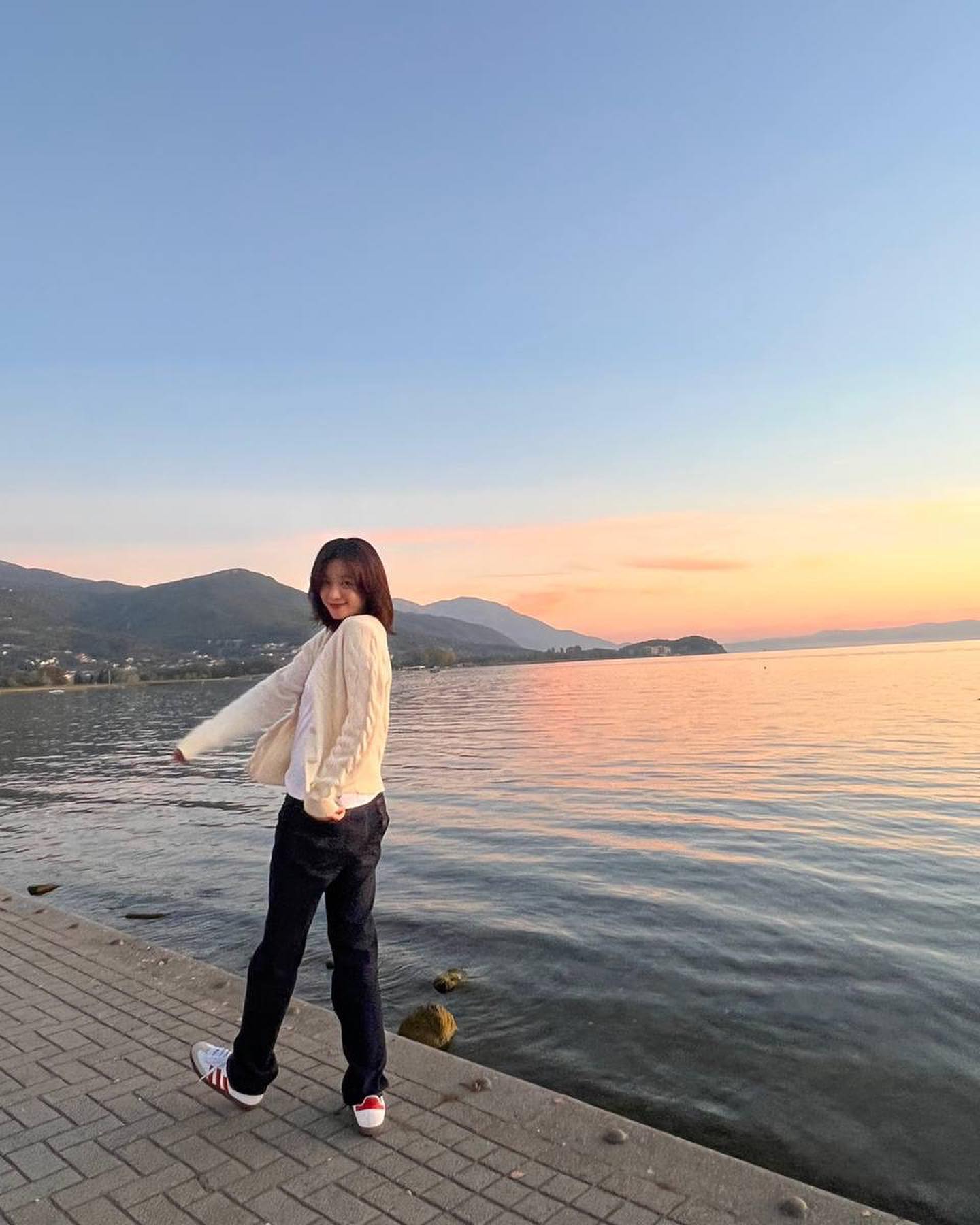 Mỹ nhân có nụ cười đẹp nhất Hàn Quốc: Gần 40 tuổi vẫn chưa ai có thể soán ngôi, style cực "chất"- Ảnh 20.
