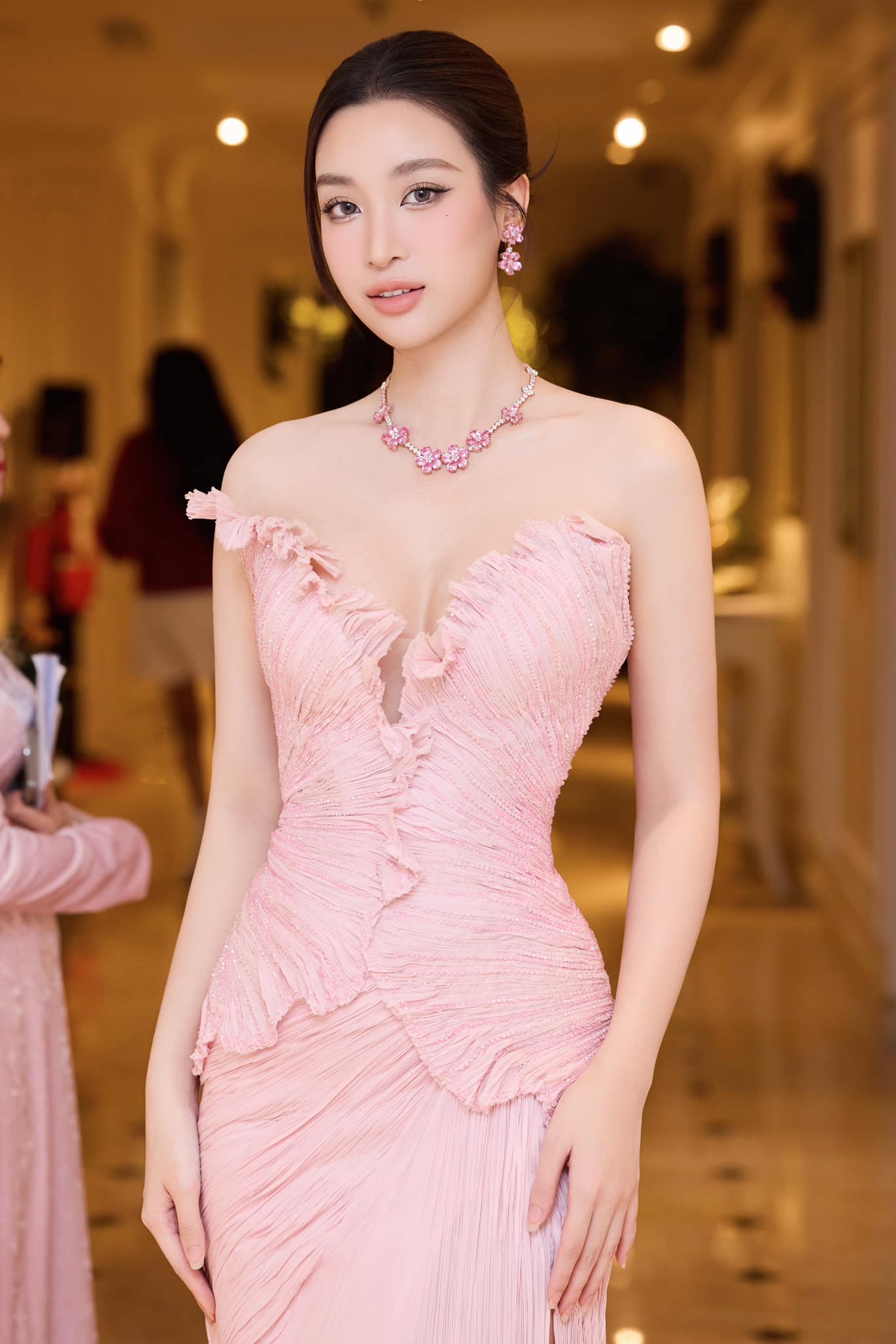 Đỗ Vinh Quang - Đỗ Mỹ Linh: Cặp đ&ocirc;i mạnh nhất l&agrave;ng b&oacute;ng đ&aacute;, chồng giữ 2 chức Chủ tịch, vợ cũng l&agrave;m 