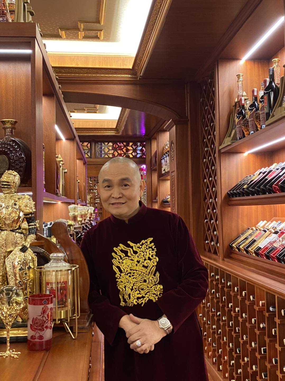"Vua hài" ở nhà mặt tiền trung tâm Hà Nội, giàu bậc nhất showbiz Việt, nhà sang tên hết cho vợ con- Ảnh 2.