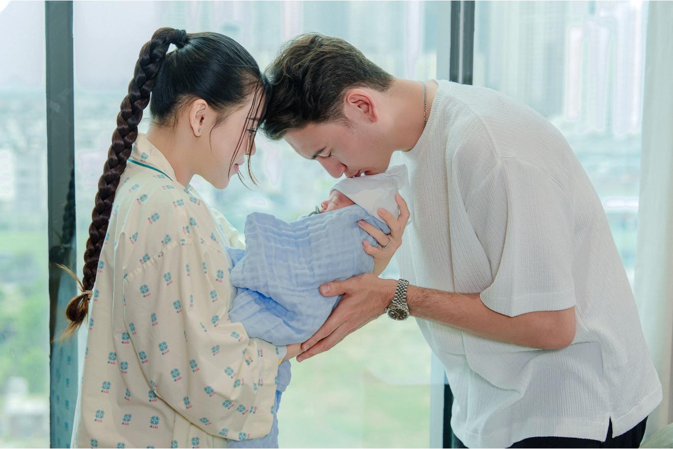 Yến Xu&acirc;n giữ vững phong độ n&agrave;ng WAG n&oacute;ng bỏng nhất l&agrave;ng b&oacute;ng đ&aacute;, diện đồ sexy hết nấc hậu sinh con cho Văn L&acirc;m- Ảnh 3.