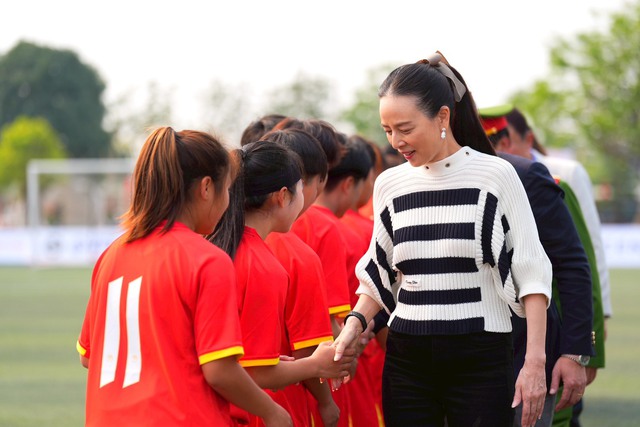Nữ tỷ phú Madam Pang cực thần thái, chiếm trọn 