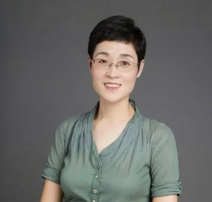 "Cô giáo quỷ dữ" mắng học trò như hát hay nhưng được hâm mộ cuồng nhiệt- Ảnh 2.
