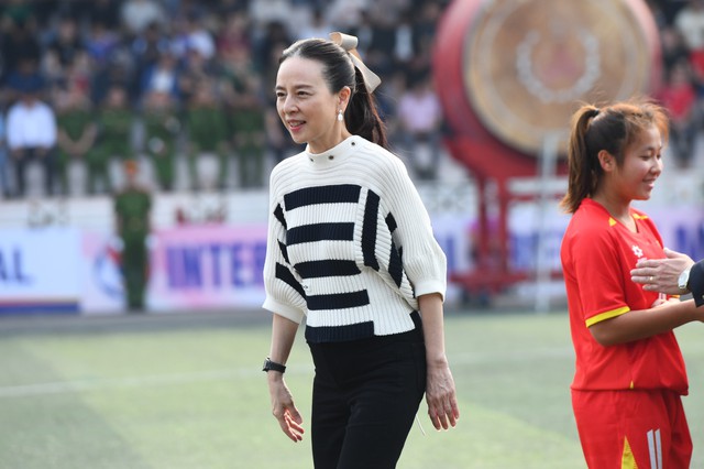 Nữ tỷ phú Madam Pang cực thần thái, chiếm trọn 