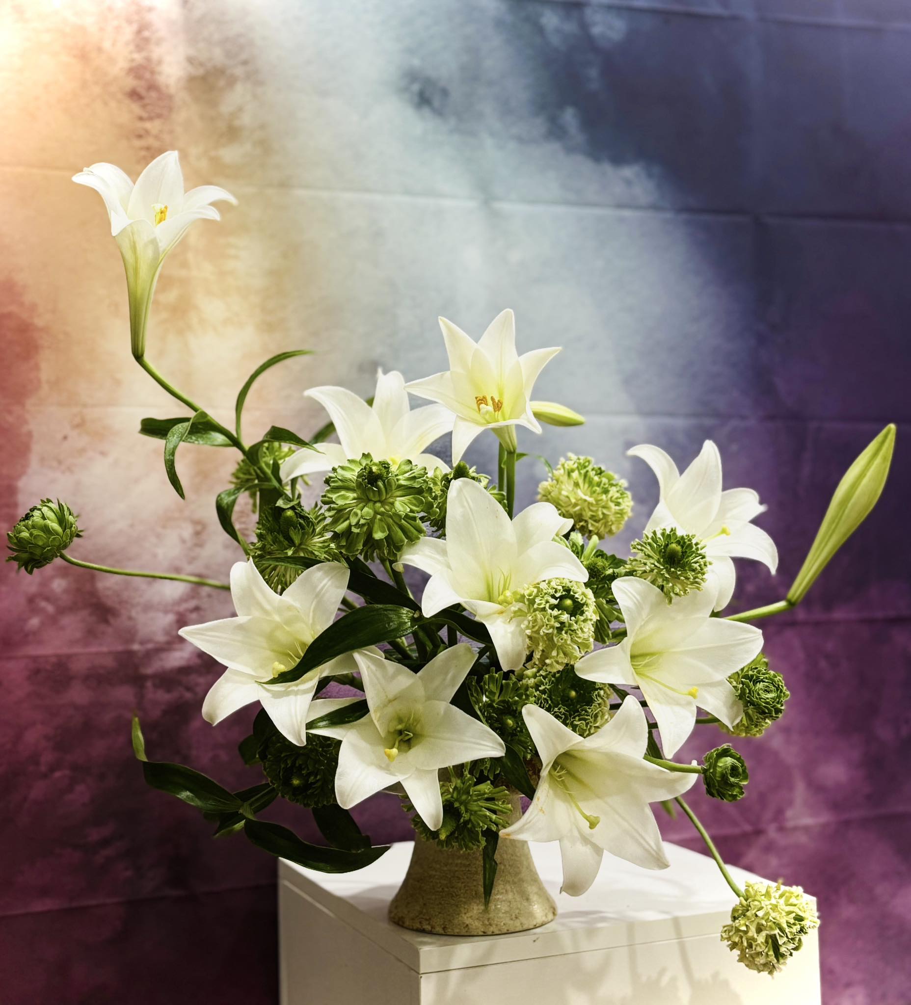 Th&aacute;ng 4 về, chị em rủ nhau khoe b&igrave;nh hoa loa k&egrave;n đẹp rực rỡ, đỉnh nhất vẫn l&agrave; căn nh&agrave; với 2.000 b&ocirc;ng hoa- Ảnh 23.