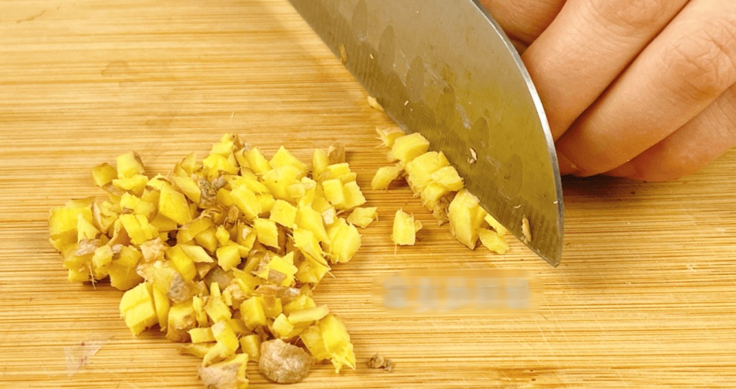Nhỏ vài giọt dầu gi…