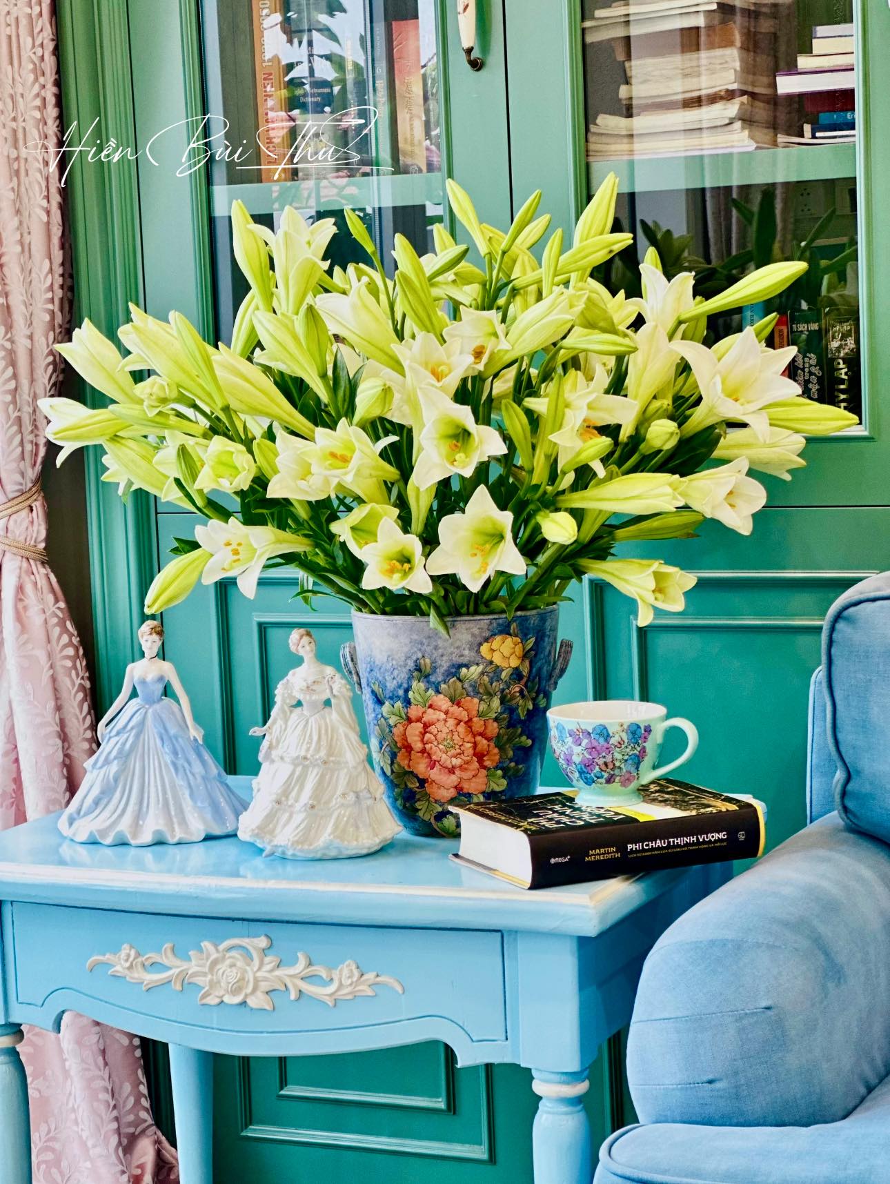 Th&aacute;ng 4 về, chị em rủ nhau khoe b&igrave;nh hoa loa k&egrave;n đẹp rực rỡ, đỉnh nhất vẫn l&agrave; căn nh&agrave; với 2.000 b&ocirc;ng hoa- Ảnh 27.