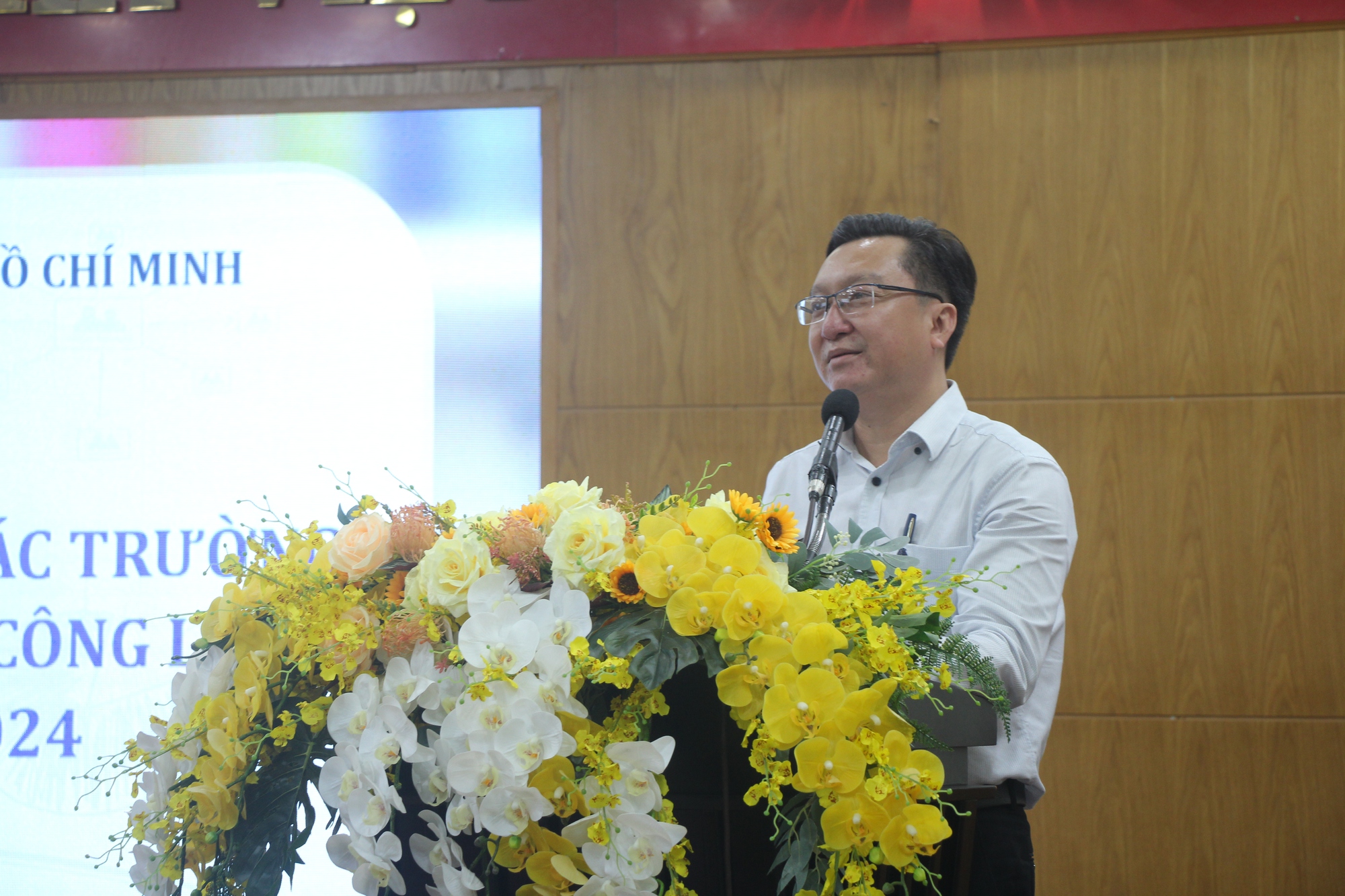 Trường học tại TP HCM gặp kh&oacute; khi xếp thời kh&oacute;a biểu