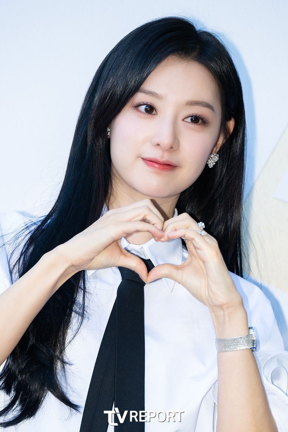 Kim Ji Won đẹp như nữ thần, làn da tràn đầy collagen nhờ luôn tuân thủ 4 điều phụ nữ hiện đại hay làm- Ảnh 1.