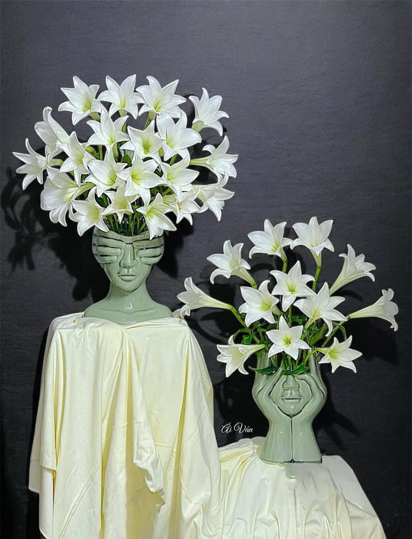 Th&aacute;ng 4 về, chị em rủ nhau khoe b&igrave;nh hoa loa k&egrave;n đẹp rực rỡ, đỉnh nhất vẫn l&agrave; căn nh&agrave; với 2.000 b&ocirc;ng hoa- Ảnh 20.