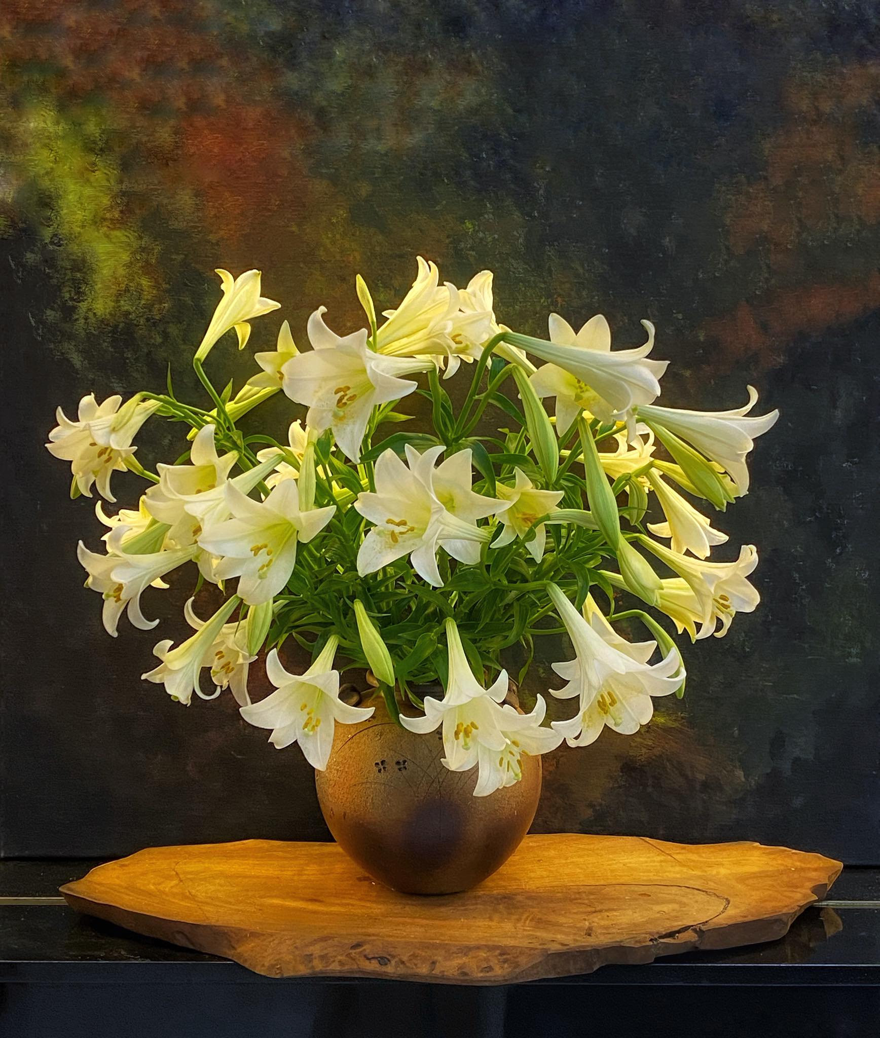 Th&aacute;ng 4 về, chị em rủ nhau khoe b&igrave;nh hoa loa k&egrave;n đẹp rực rỡ, đỉnh nhất vẫn l&agrave; căn nh&agrave; với 2.000 b&ocirc;ng hoa- Ảnh 1.