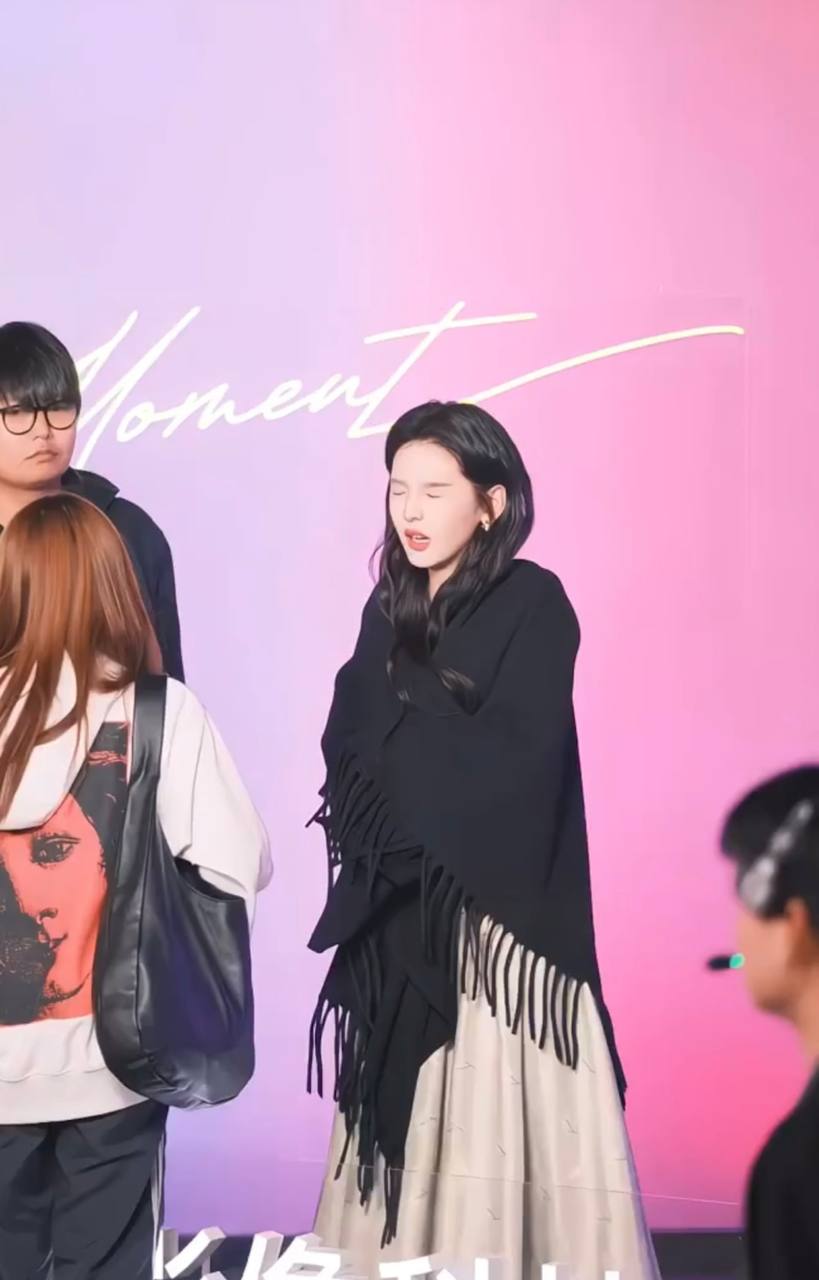 Chương Nhược Nam lộ tính cách thật khi đi event giữa trời lạnh- Ảnh 6.