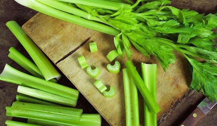Sau tuổi 40 phụ nữ nên ăn nhiều loại rau chứa ít thuốc trừ sâu, giúp cân bằng nội tiết, ổn định kinh nguyệt này- Ảnh 3. Sau tuổi 40 phụ nữ nên ăn nhiều loại rau chứa ít thuốc trừ sâu, giúp cân bằng nội tiết, ổn định kinh nguyệt này- Ảnh 3.