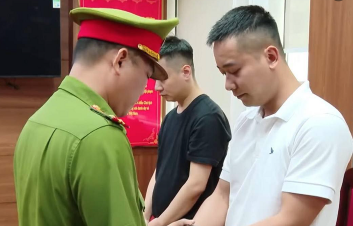Quang Linh Vlogs bị bắt, dân mạng "tiếc cho thần tượng sa ngã vì đồng tiền"- Ảnh 2.
