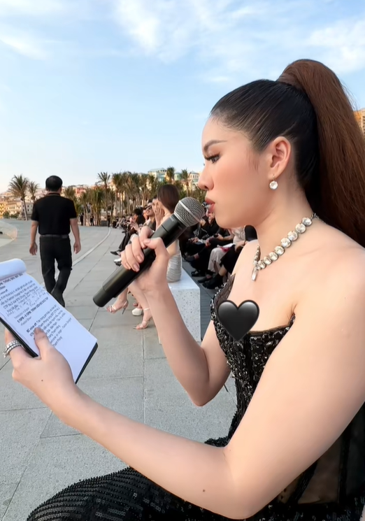 Thanh Thanh Huyền - MC song ngữ bị so sánh với Khánh Vy khi dẫn sự kiện quốc tế, nói gì về nguyên tắc làm nghề?- Ảnh 2.