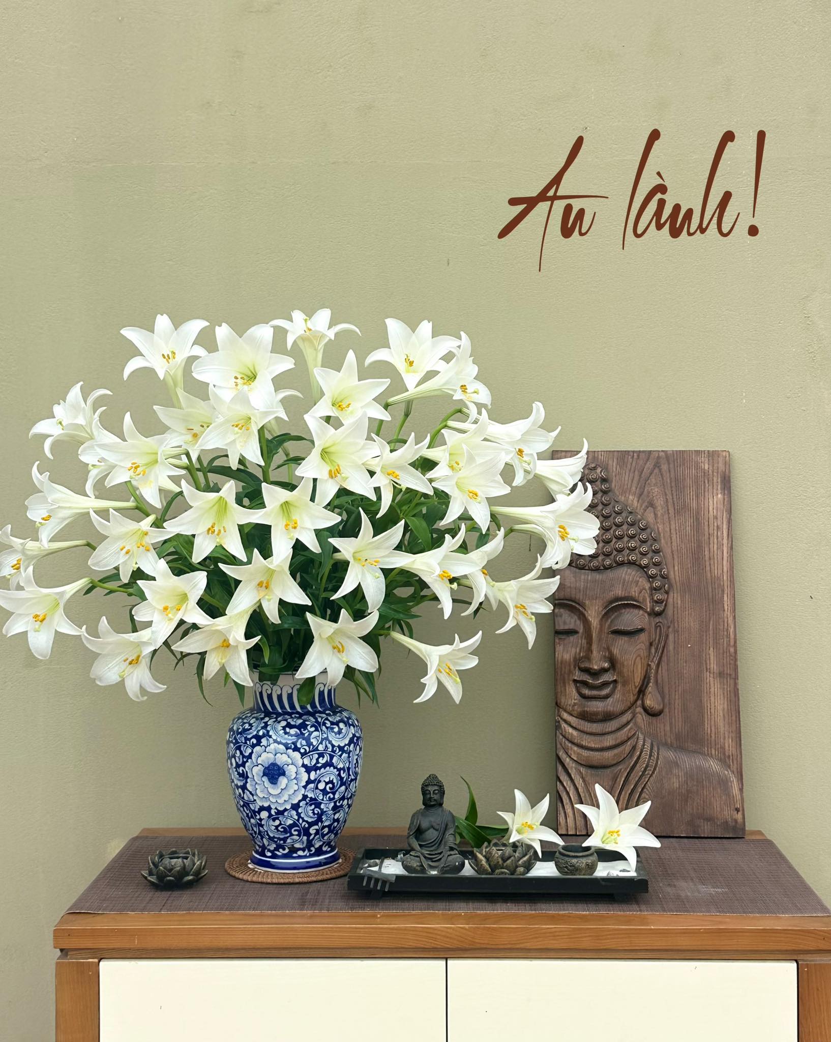 Th&aacute;ng 4 về, chị em rủ nhau khoe b&igrave;nh hoa loa k&egrave;n đẹp rực rỡ, đỉnh nhất vẫn l&agrave; căn nh&agrave; với 2.000 b&ocirc;ng hoa- Ảnh 25.