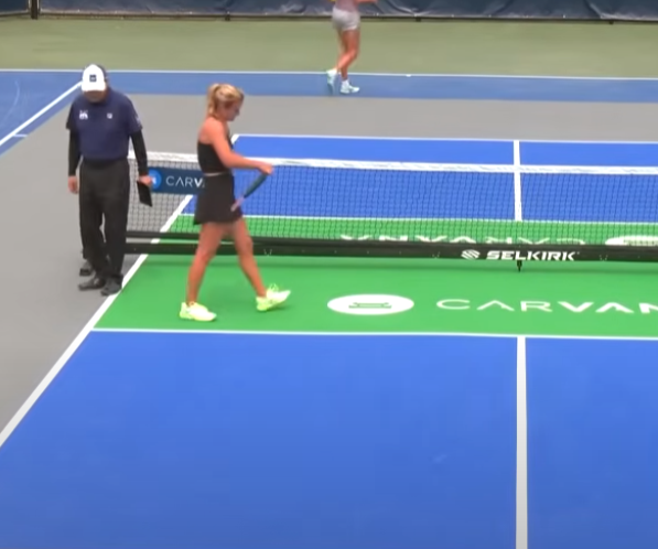H&agrave;nh động kh&ocirc;ng ngờ của nữ VĐV pickleball- Ảnh 2.
