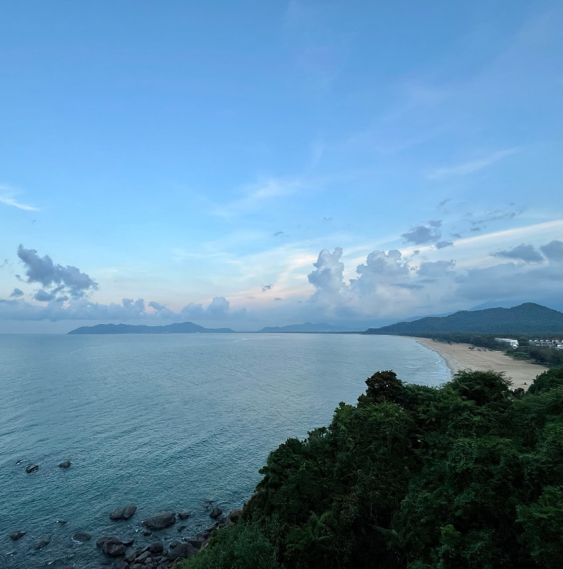 Vượt qua con đèo "thiên hạ đệ nhất hùng quan" dài 20km, có 1 điểm đến được vinh danh trong top vịnh đẹp nhất thế giới: Du khách nhận xét "không khác gì tiên cảnh"- Ảnh 4. Vượt qua con đèo "thiên hạ đệ nhất hùng quan" dài 20km, có 1 điểm đến được vinh danh trong top vịnh đẹp nhất thế giới: Du khách nhận xét "không khác gì tiên cảnh"- Ảnh 4.