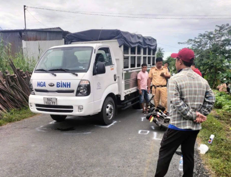 Vụ nổ súng ở Vĩnh Long: Cần làm rõ nguyên nhân dẫn đến nghi phạm trả thù người lái xe tải- Ảnh 2.