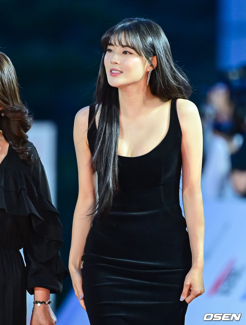 Thảm đỏ LHP Jeonju: Song Ji Hyo 