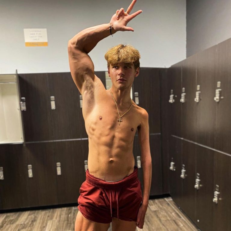 Nam thanh niên ngày nào cũng tập gym nhưng một tay khổng lồ một tay tí hon, xúc động trước lý do đằng sau- Ảnh 1.