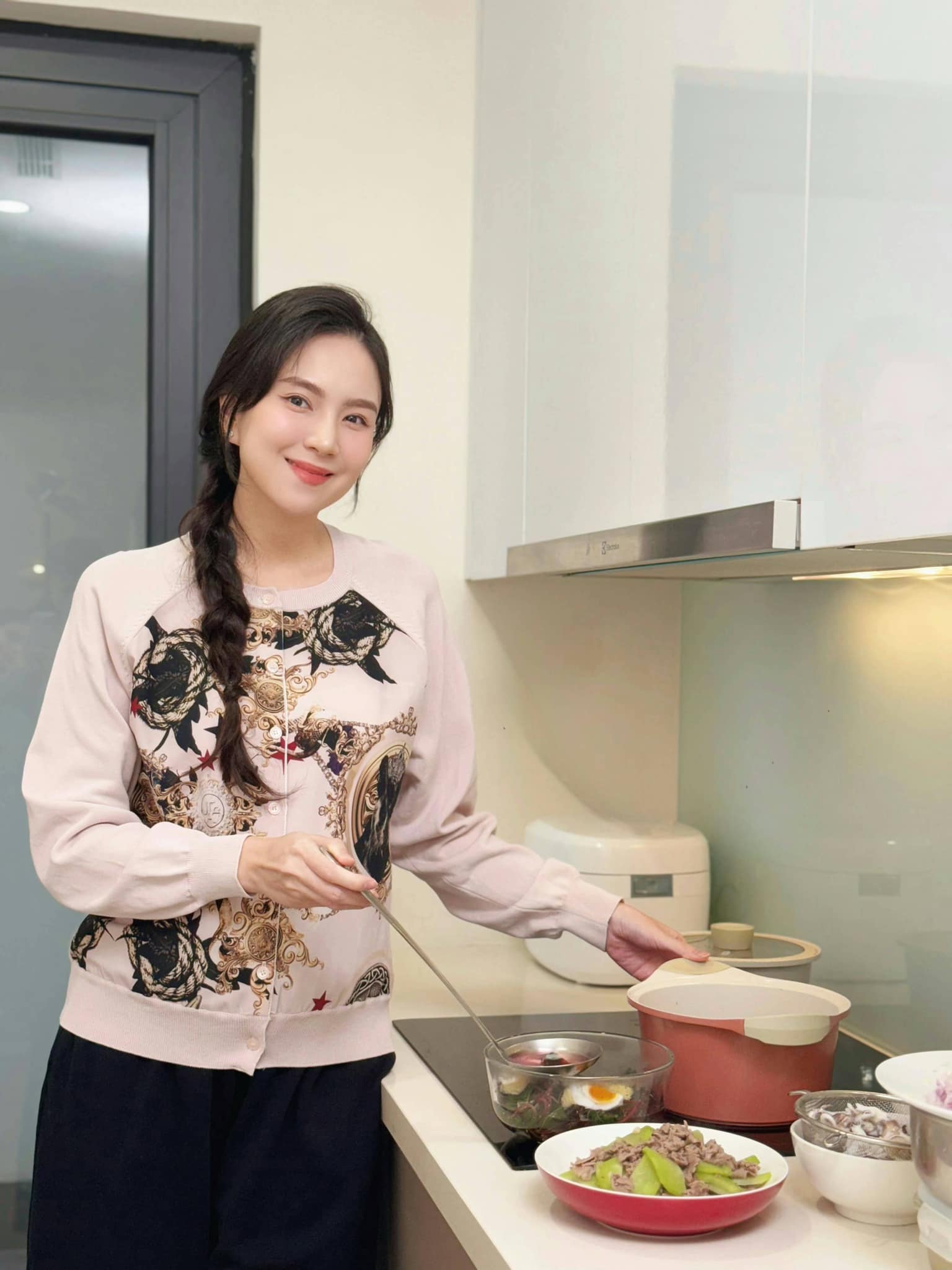 MC Mai Ngọc vướng tranh cãi sau sinh- Ảnh 4.