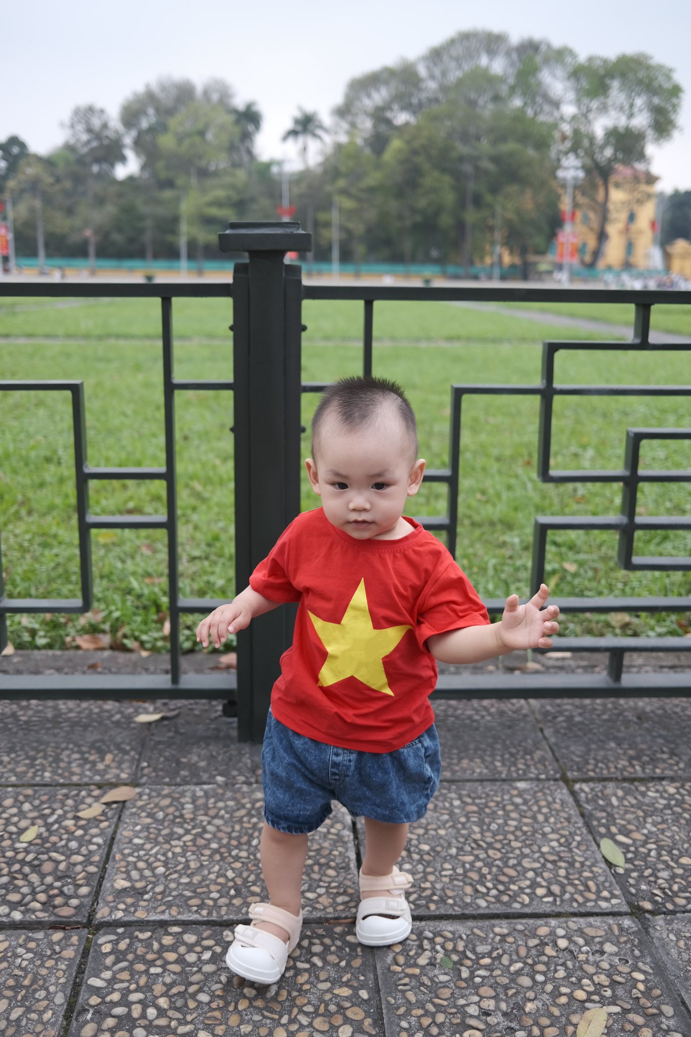 Hội cầu thủ nổi tiếng rầm rộ khoe ảnh cùng con yêu nước: Tự hào màu cờ sắc áo từ sân cỏ đến ngoài đời- Ảnh 4.