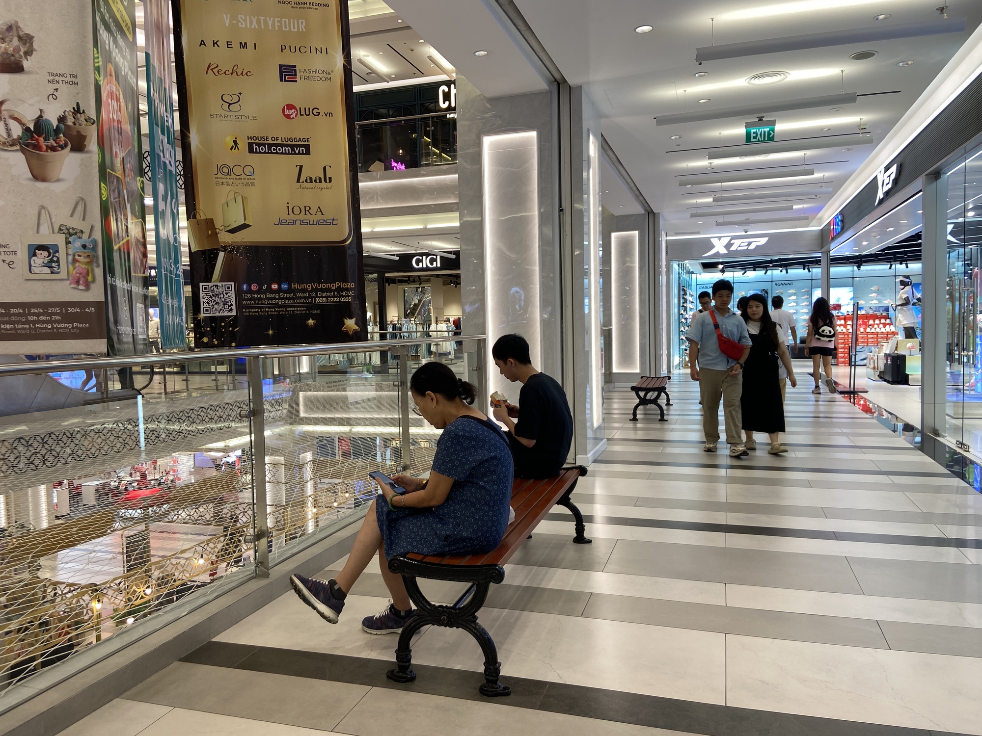 Một TTTM chung chủ với Vạn Hạnh Mall cũng bất ngờ lắp đặt tấm lưới bảo vệ, thu hút sự chú ý của đông đảo dân tình- Ảnh 7.