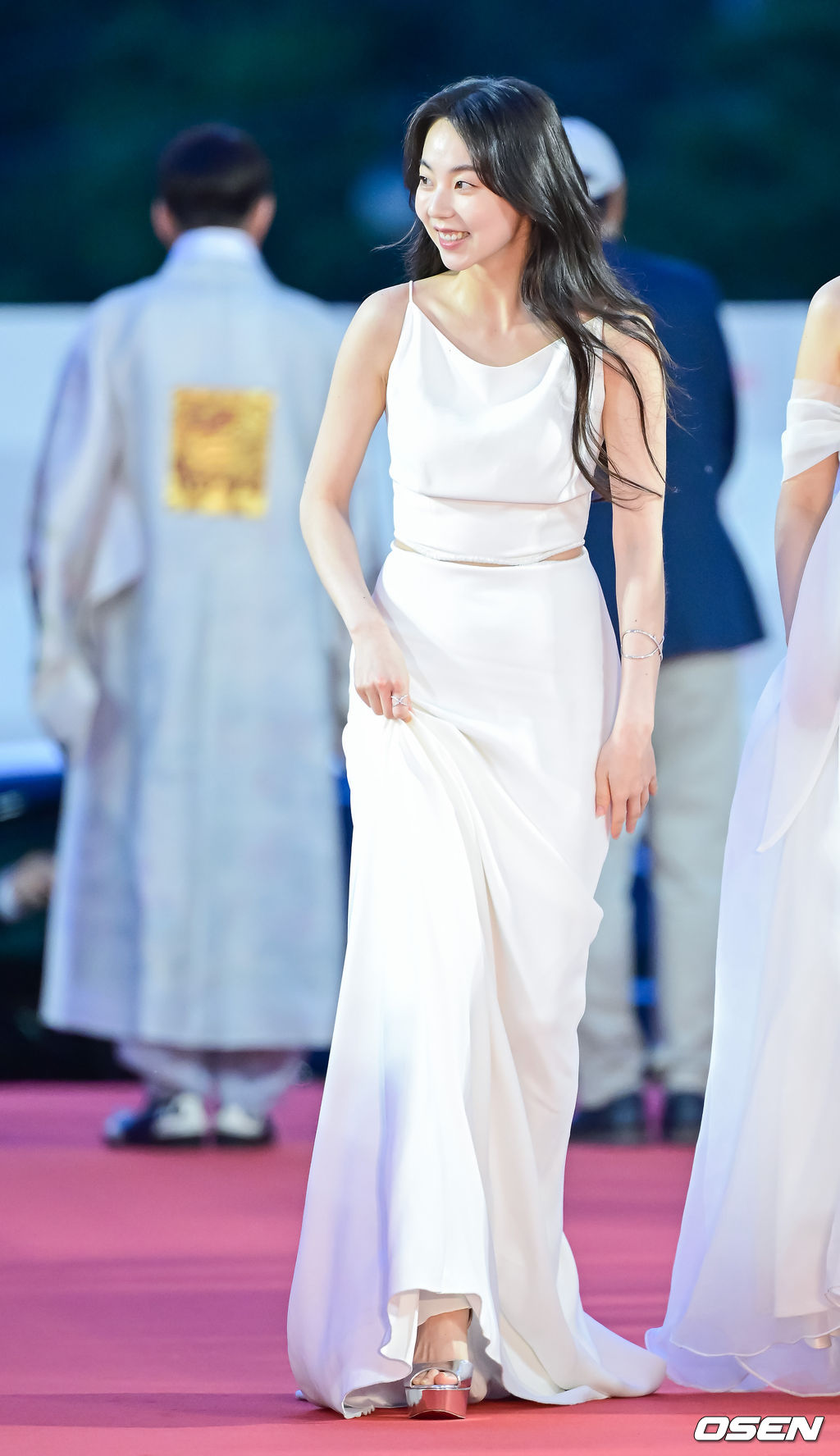 Thảm đỏ LHP Jeonju: Song Ji Hyo 