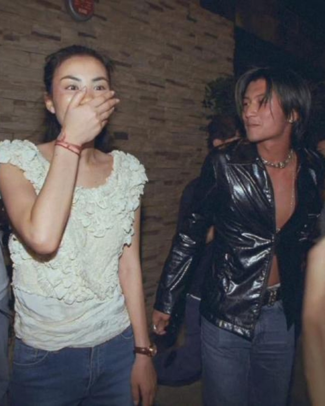 Câu hỏi chưa lời giải của showbiz: Tạ Đình Phong và Vương Phi vượt qua tất cả để tái hợp nhưng 11 năm vẫn không kết hôn- Ảnh 1.