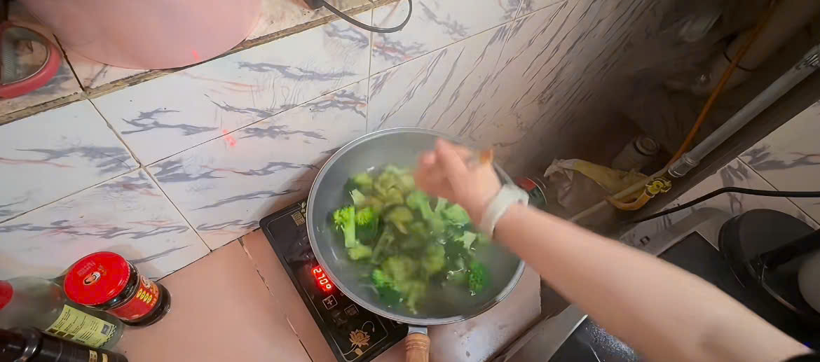 Lương 21 triệu cô gái chỉ ăn bữa cơm 10k, tiêu không quá 40k mỗi ngày: Nín lặng khi biết lý do tiết kiệm- Ảnh 6.