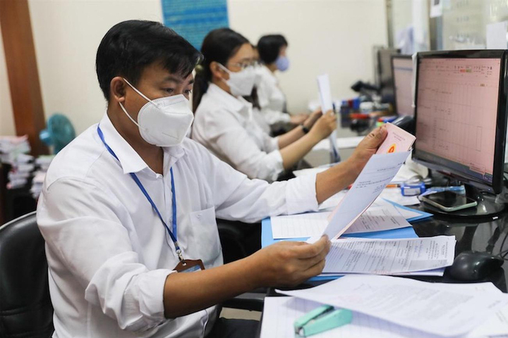 Bộ Nội vụ hướng dẫn tính chế độ với cán bộ nghỉ hưu trước tuổi do sắp xếp bộ máy- Ảnh 1.