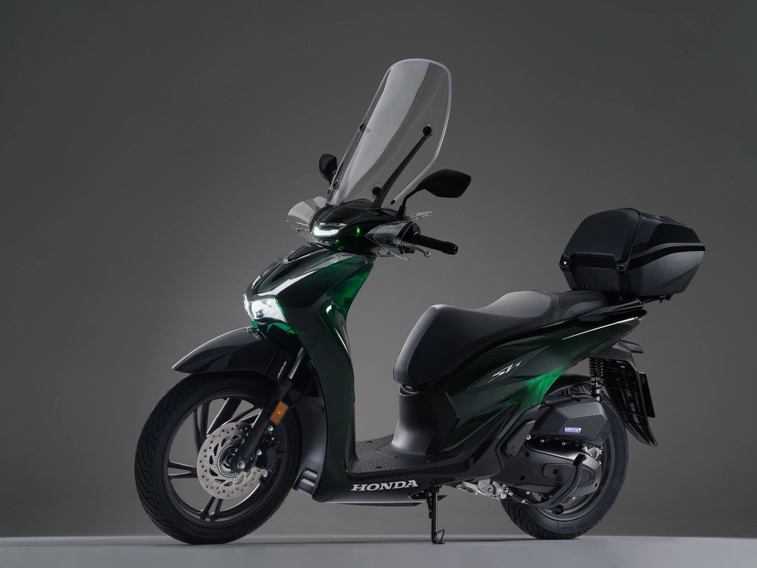 Xe tay ga đặc biệt của Honda nhận ưu đãi cực mạnh: Mua xe tặng bộ quà ngang giá một chiếc Vision- Ảnh 1. Xe tay ga đặc biệt của Honda nhận ưu đãi cực mạnh: Mua xe tặng bộ quà ngang giá một chiếc Vision- Ảnh 1.