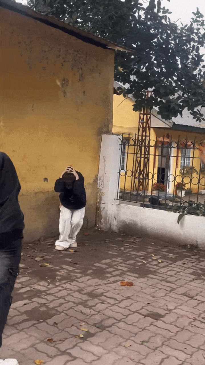 Clip cực viral: Mỹ nhân Việt bị ném 100 quả trứng vào người, Clip cực viral: Mỹ nhân Việt bị ném 100 quả trứng vào người,