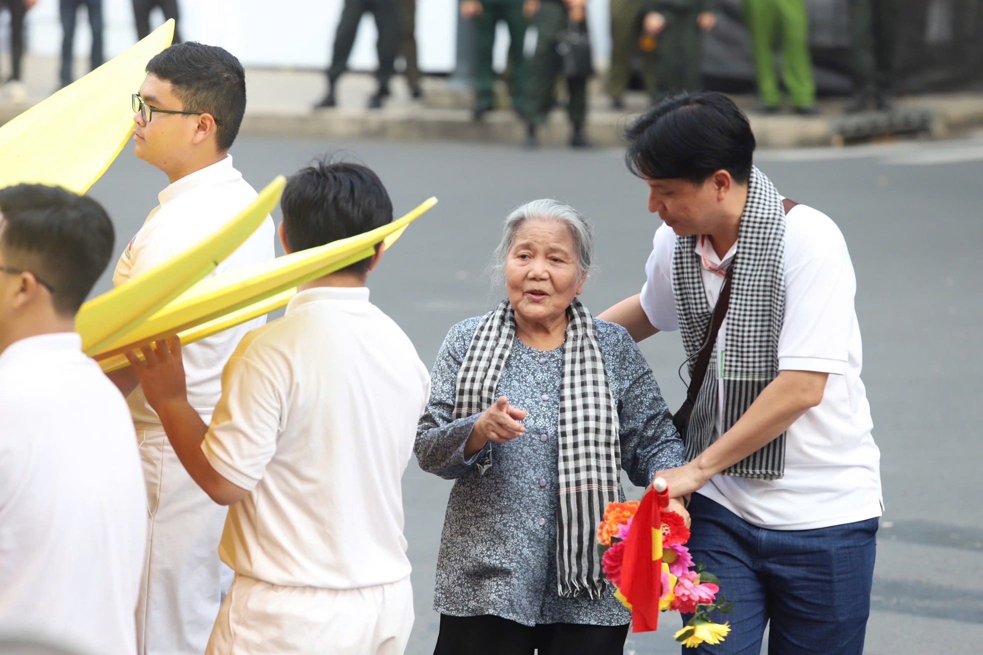 NSƯT Lê Thiện nói về hoạt cảnh ở Lễ diễu binh 30/4: NSƯT Lê Thiện nói về hoạt cảnh ở Lễ diễu binh 30/4: