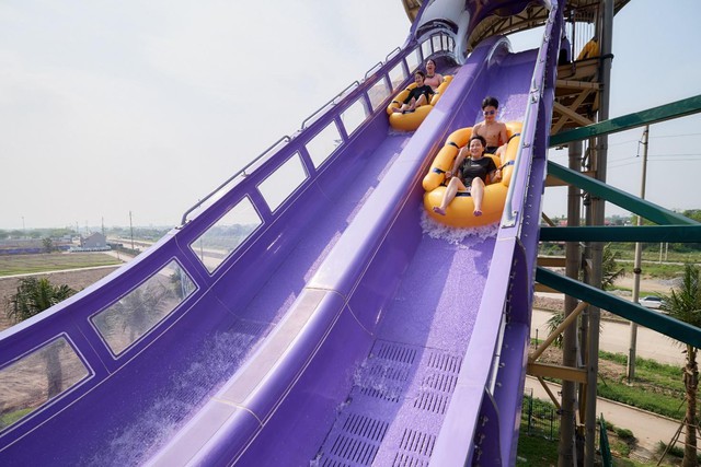 Công viên nước Sun World Ha Nam sôi động ngày mở cửa với hàng ngàn lượt khách- Ảnh 4.