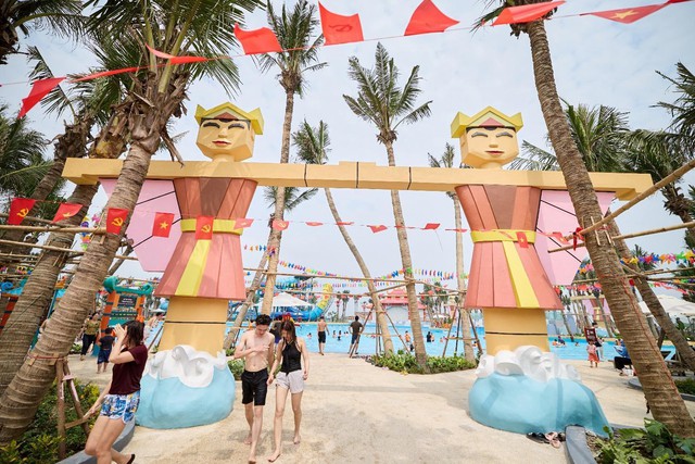 Công viên nước Sun World Ha Nam sôi động ngày mở cửa với hàng ngàn lượt khách- Ảnh 8.