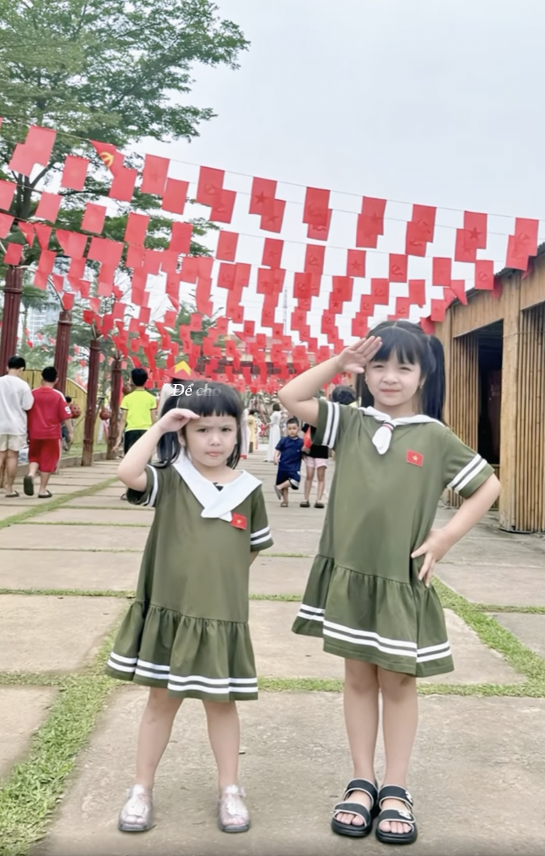 Hội cầu thủ nổi tiếng rầm rộ khoe ảnh cùng con yêu nước: Tự hào màu cờ sắc áo từ sân cỏ đến ngoài đời- Ảnh 13.