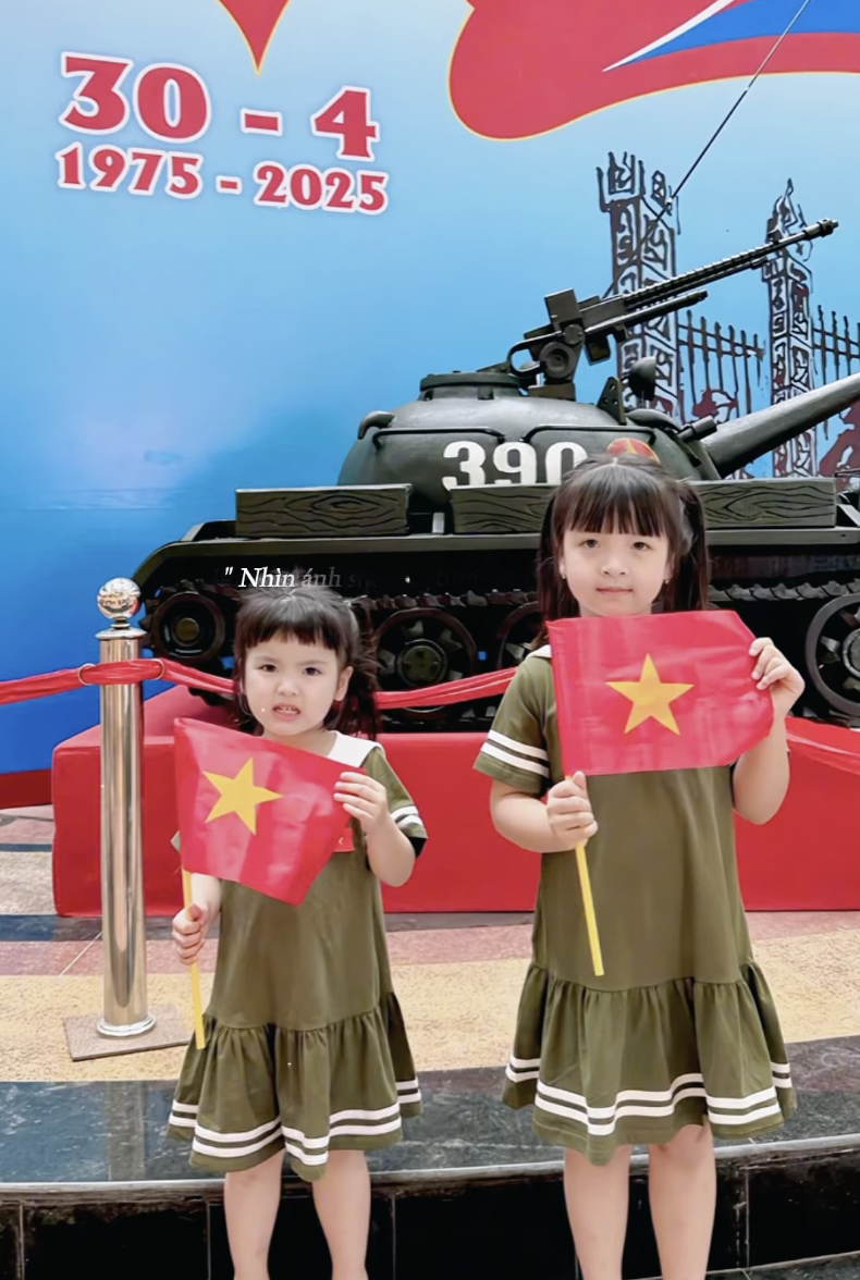 Hội cầu thủ nổi tiếng rầm rộ khoe ảnh cùng con yêu nước: Tự hào màu cờ sắc áo từ sân cỏ đến ngoài đời- Ảnh 12.