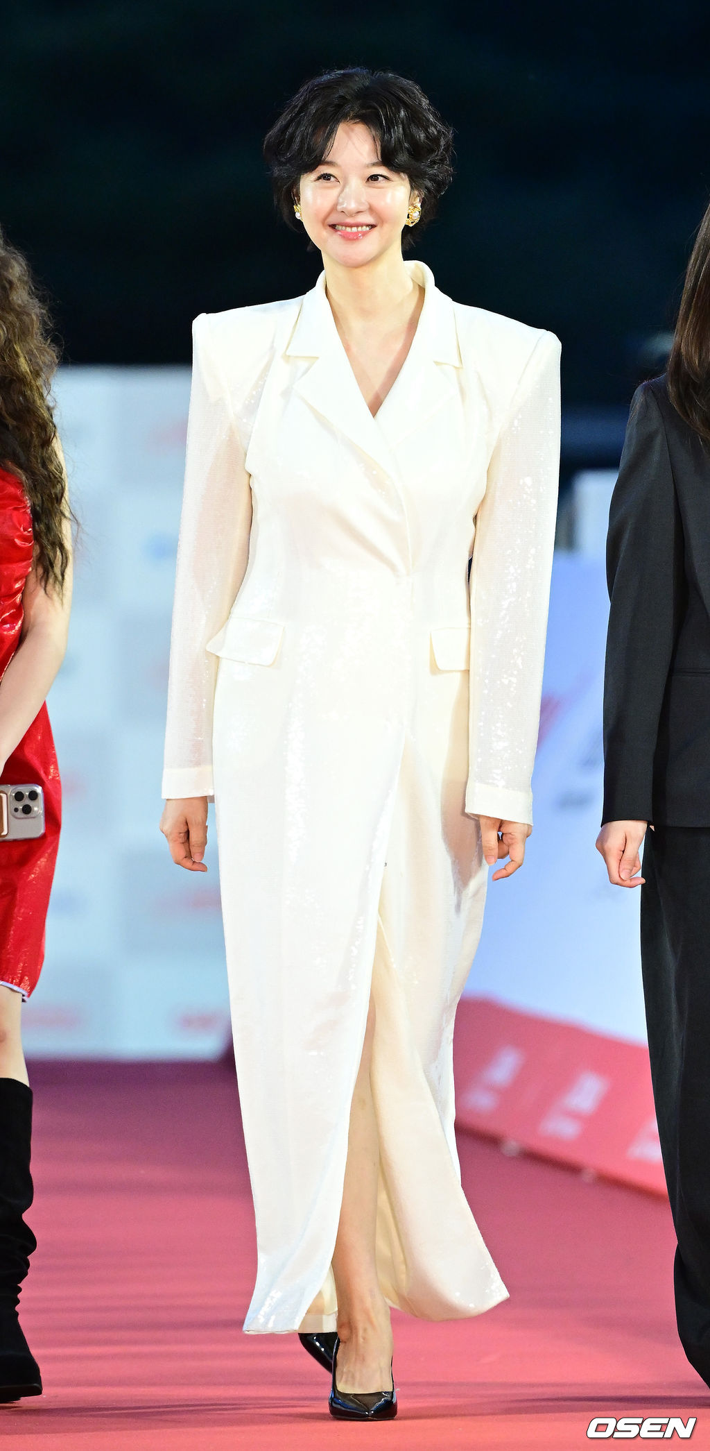 Thảm đỏ LHP Jeonju: Song Ji Hyo 