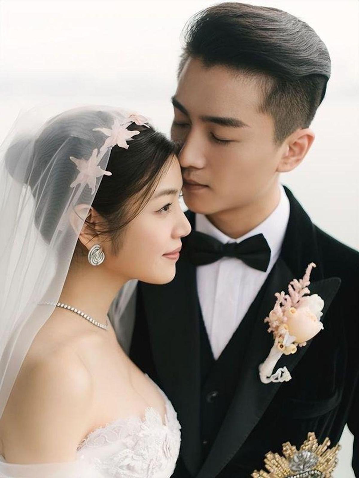 Chàng trai kém 19 tuổi vừa bị tóm hẹn hò Trần Nghiên Hy sau vụ ly hôn: Sao giống hệt chồng cũ thế này?- Ảnh 6. Chàng trai kém 19 tuổi vừa bị tóm hẹn hò Trần Nghiên Hy sau vụ ly hôn: Sao giống hệt chồng cũ thế này?- Ảnh 6.