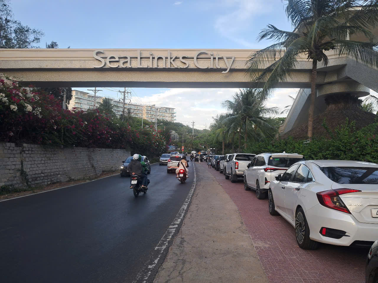 Sắc m&agrave;u diều rực rỡ tr&ecirc;n biển Phan Thiết, du lịch B&igrave;nh Thuận "ch&aacute;y ph&ograve;ng" dịp lễ- Ảnh 3.