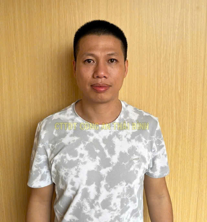 Bắt khẩn cấp tài xế bán tải dùng gậy bóng chày đánh người sau va chạm giao thông- Ảnh 1.