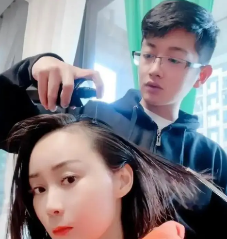Chàng trai 24 tuổi quyết lấy vợ 41 tuổi, bố mẹ biết "khóc như mưa"- Ảnh 2.