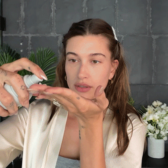 30 triệu lượt xem cách Hailey Bieber chiến thắng hung thần Getty: Hoá ra là mẹo Jennie vẫn dùng, thu nhỏ lỗ chân lông cực đỉnh!- Ảnh 10.