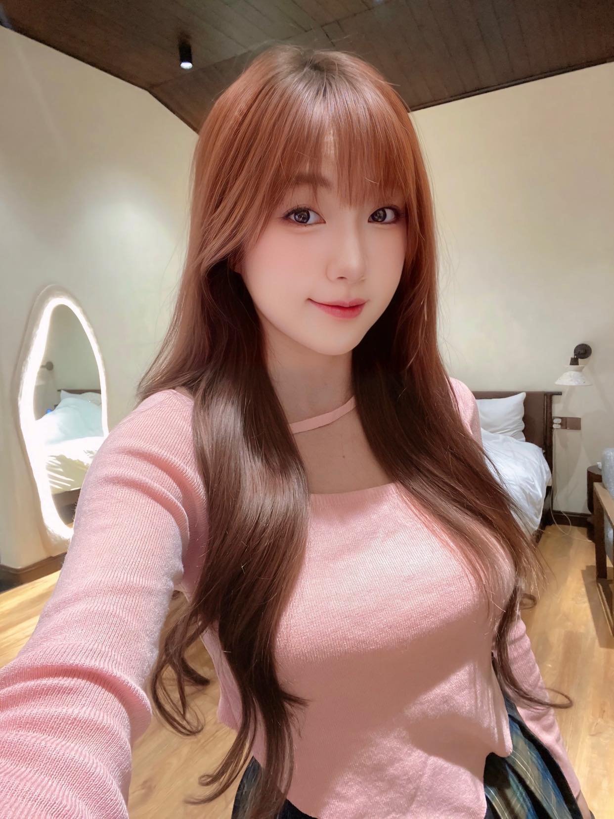 Như Hexi thả dáng khoe đôi chân ngọc ngà, fan phải thốt lên vì độ bạo của nữ streamer- Ảnh 2.