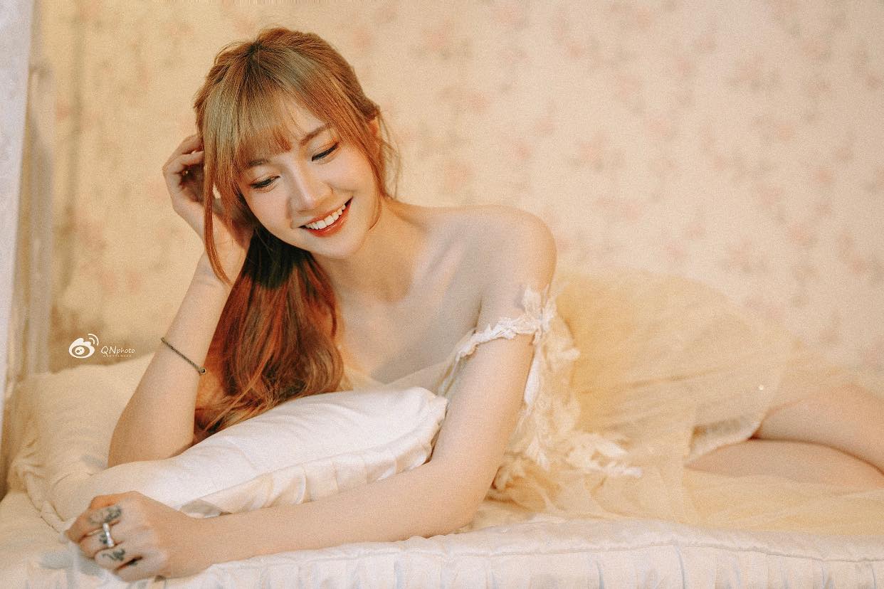 Như Hexi thả dáng khoe đôi chân ngọc ngà, fan phải thốt lên vì độ bạo của nữ streamer- Ảnh 8.