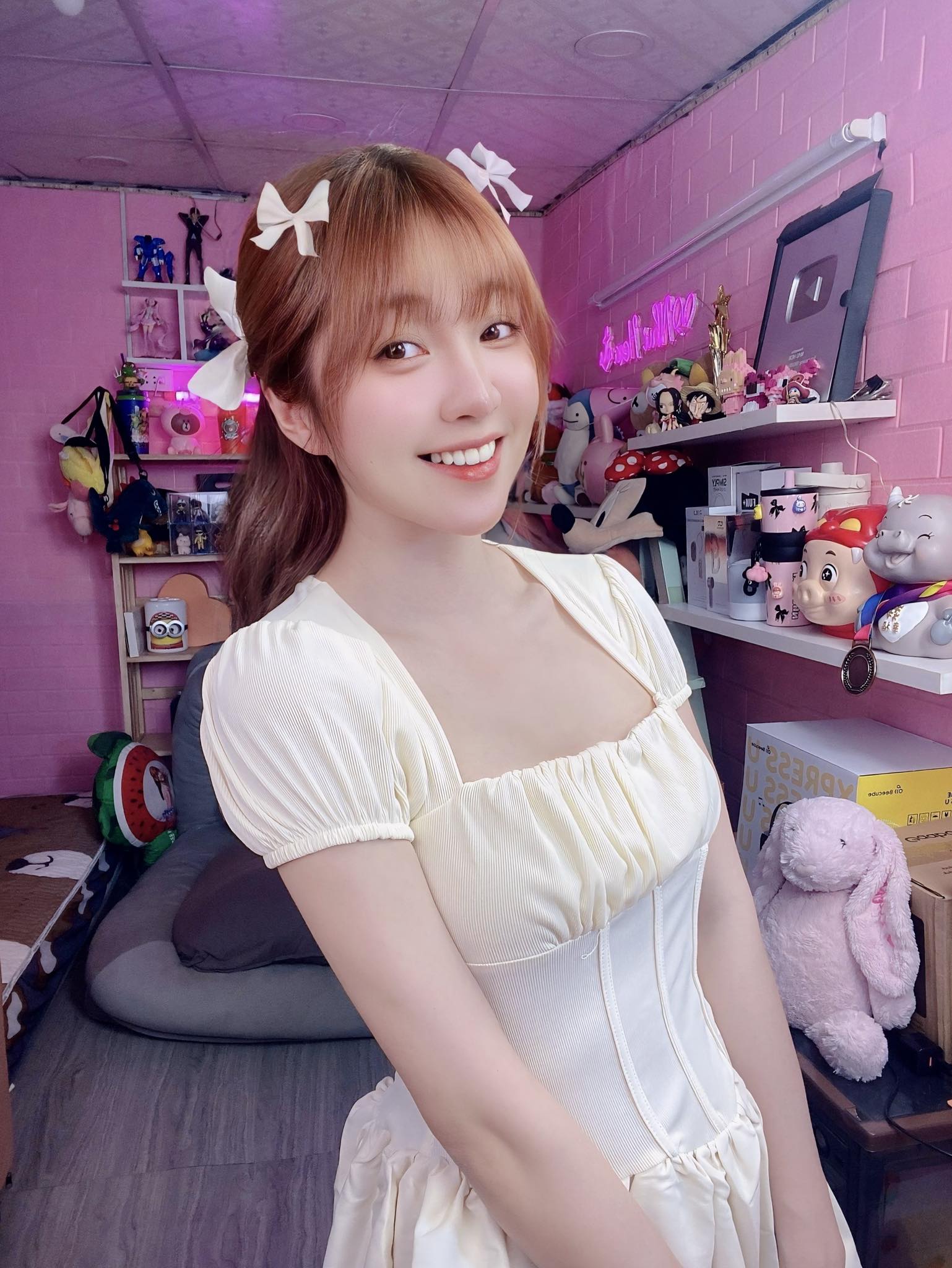Như Hexi thả dáng khoe đôi chân ngọc ngà, fan phải thốt lên vì độ bạo của nữ streamer- Ảnh 4.