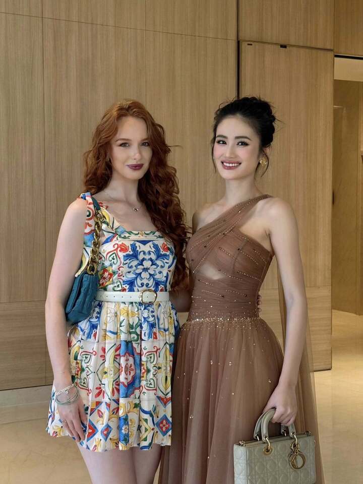 Hoa hậu Ý Nhi giữ phong độ ra sao trong ngày đầu nhập cuộc Miss World?- Ảnh 8. Hoa hậu Ý Nhi giữ phong độ ra sao trong ngày đầu nhập cuộc Miss World?- Ảnh 8.